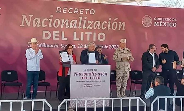 AMLO firma decreto para nacionalizar