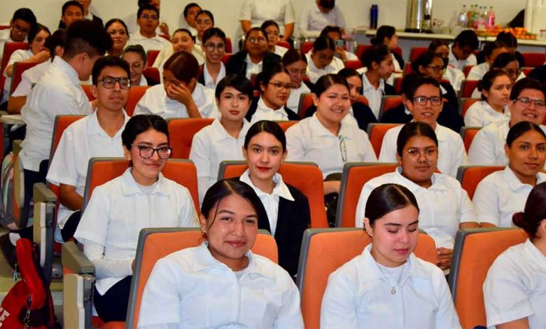 Estudiantes de Enfermería UG