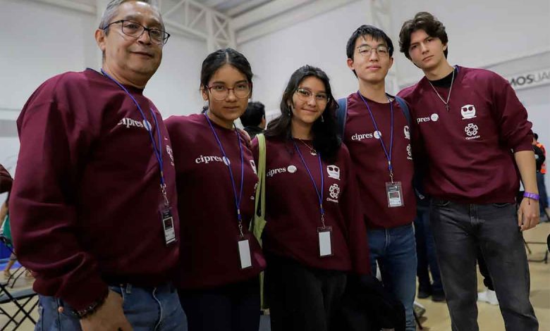 UAQ recibe a participantes de la 34o