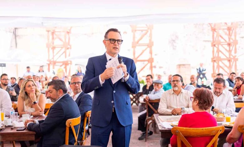 Celebra Gobernador Kuri Día de la Santa Cruz con el Colegio de Arquitectos