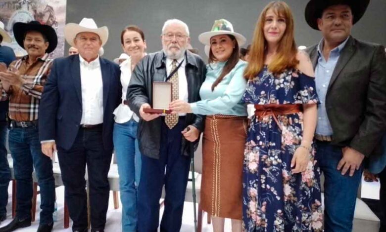 Juan Higuera es distinguido con la Medalla Presidencial al Mérito Ganadero