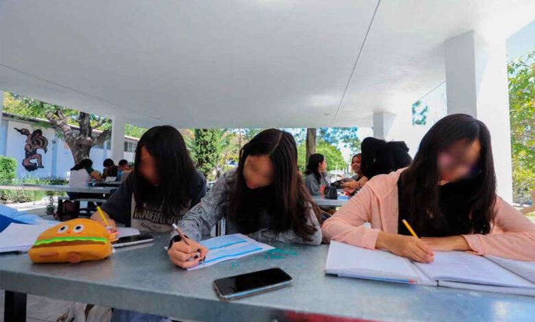 Recibe Bachilleres UAQ competencia de matemáticas