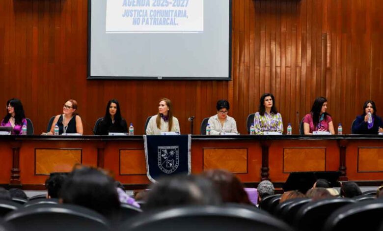 Reflexionan universitarias y profesionales del Derecho acerca de la labor de abogadas feministas