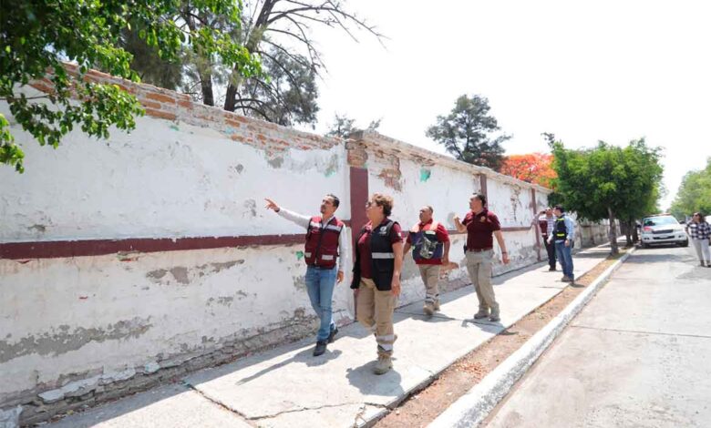 Supervisan autoridades condiciones de la barda perimetral en el panteón de Las Flores para prevenir riesgos